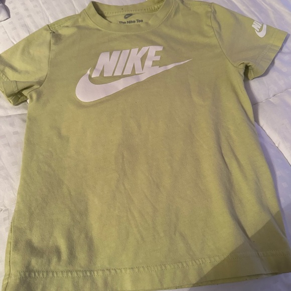 Bundle of Boys Nike Tees - Picture 11 of 12